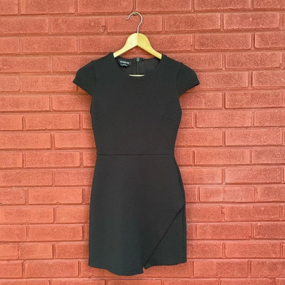 $20 flash sale! BeBe asymmetrical cap sleeve quilted black mini dress  XS - Picture 3 of 7